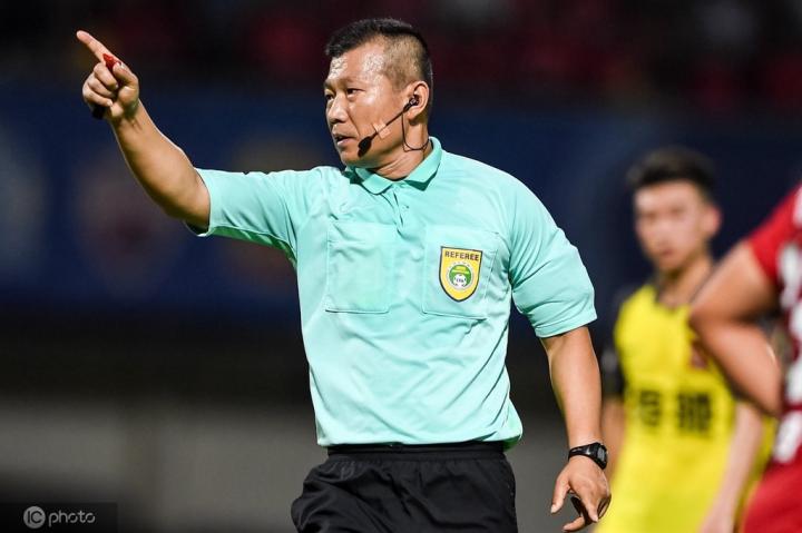 智能化裁判辅助系统未来将成中超标配 智能化裁判辅助系统未来将成中超标配